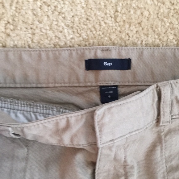 Cropped Khaki pants from Gap in size 4 Stretch - Picture 2 of 5